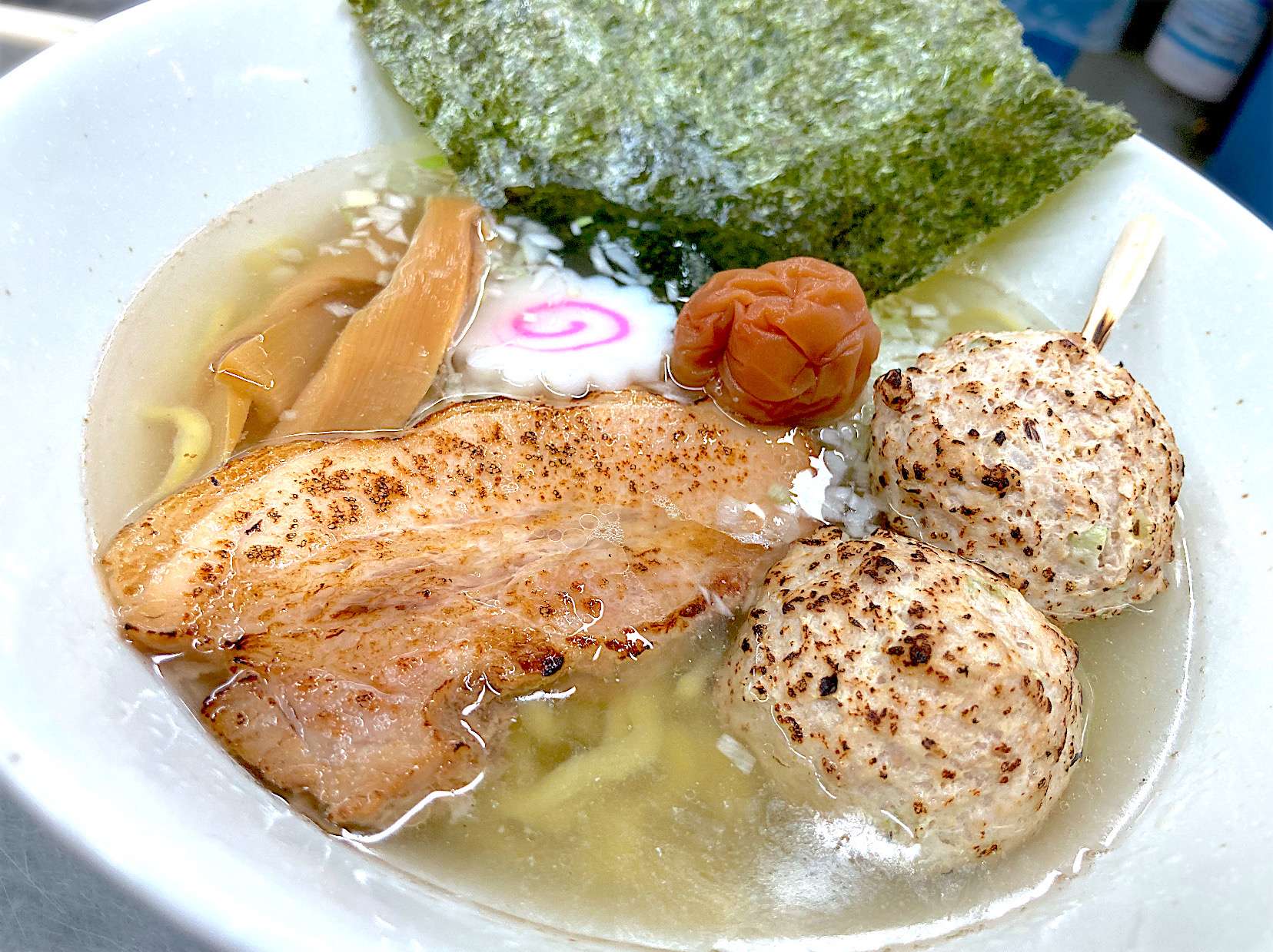 大宮駅らぅ麺ガラ喰楽学校　暑い日はさっぱりと鯛油塩ラーメンが美味しくておすすめ！！